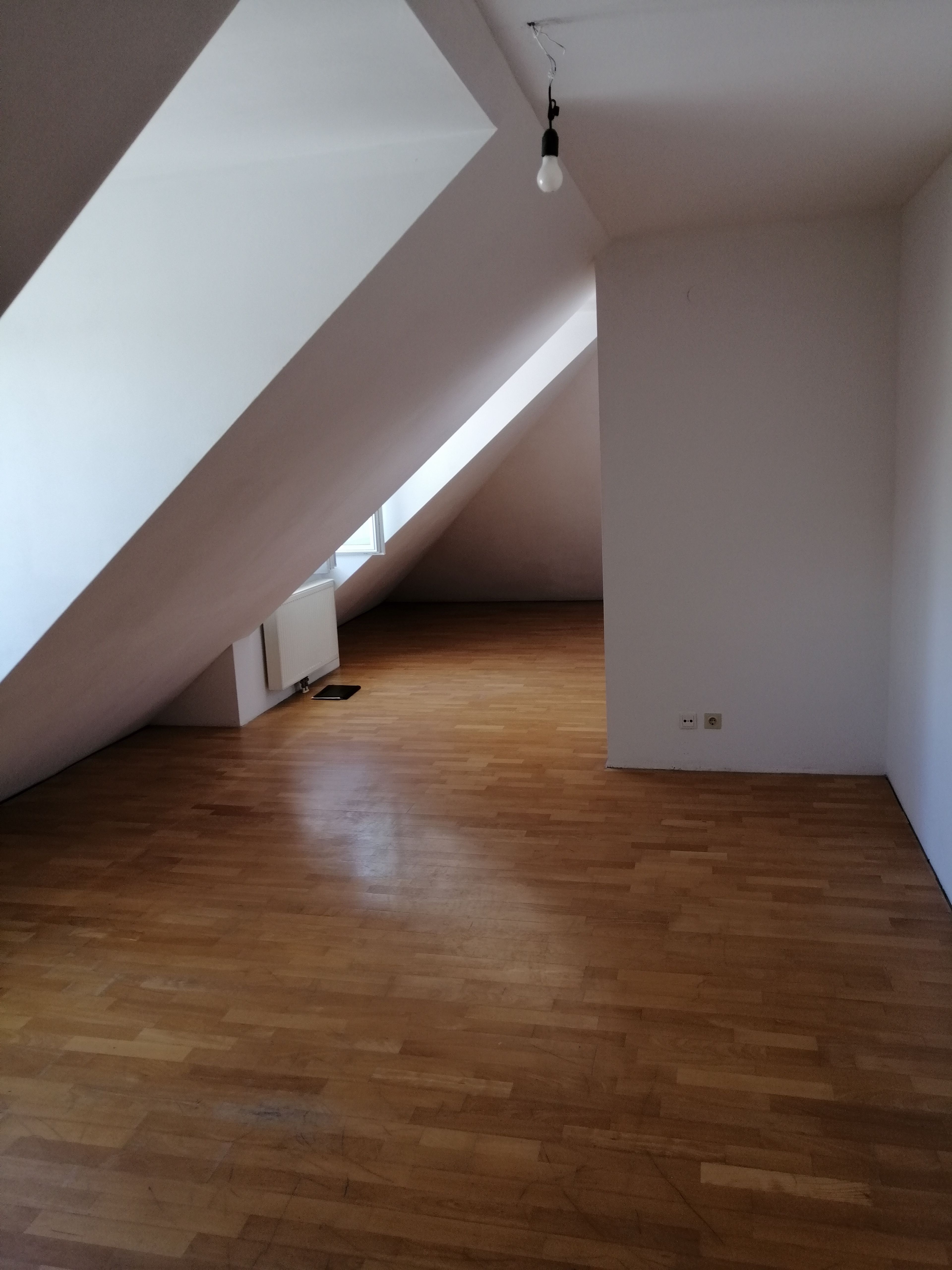 Malerarbeiten: 45 m²; Zwei Räume; Wände, Decken - MyHammer